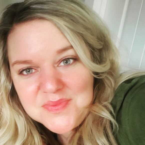 Meet your Posher, Rachel - Picture 2 of 3